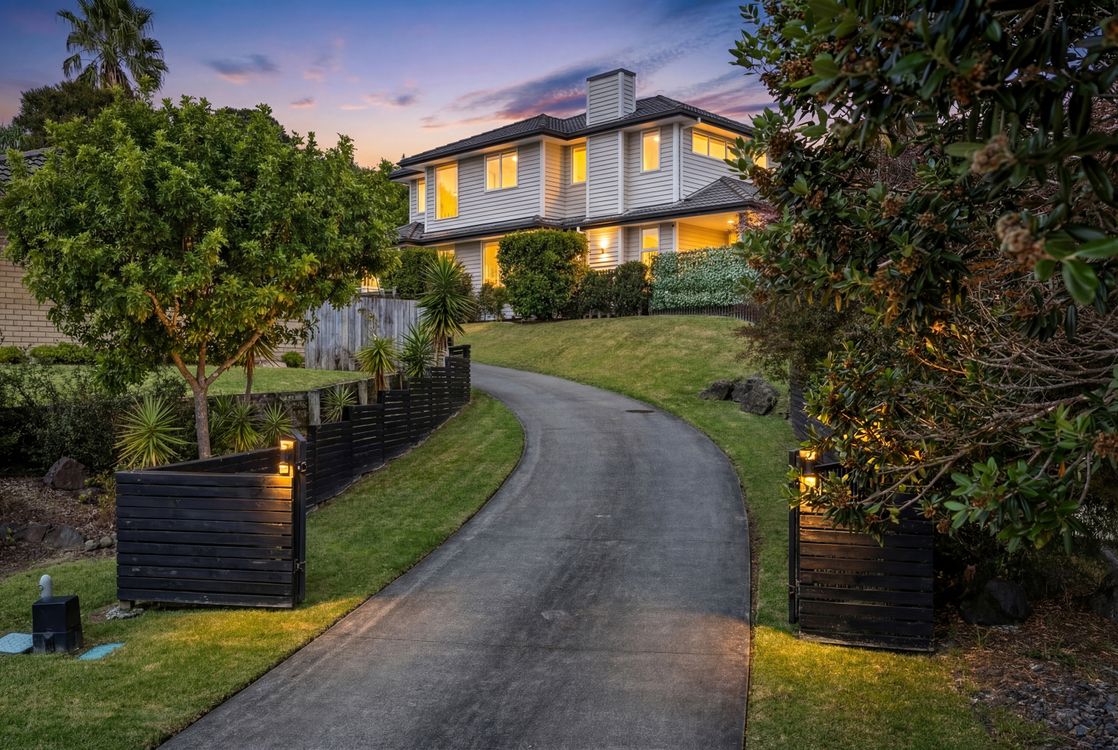 10 Bloomfield Rise, Stanmore Bay — sold at auction by Karin Blaauw, Harcourts Cooper & Co